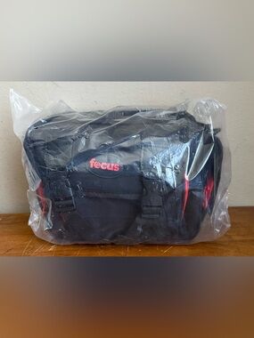 Focus Deluxe SLR Photo/Video Medium Camera Accessory Case w/Cleaning Kit &Cloth